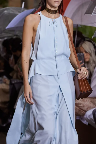 Look 15